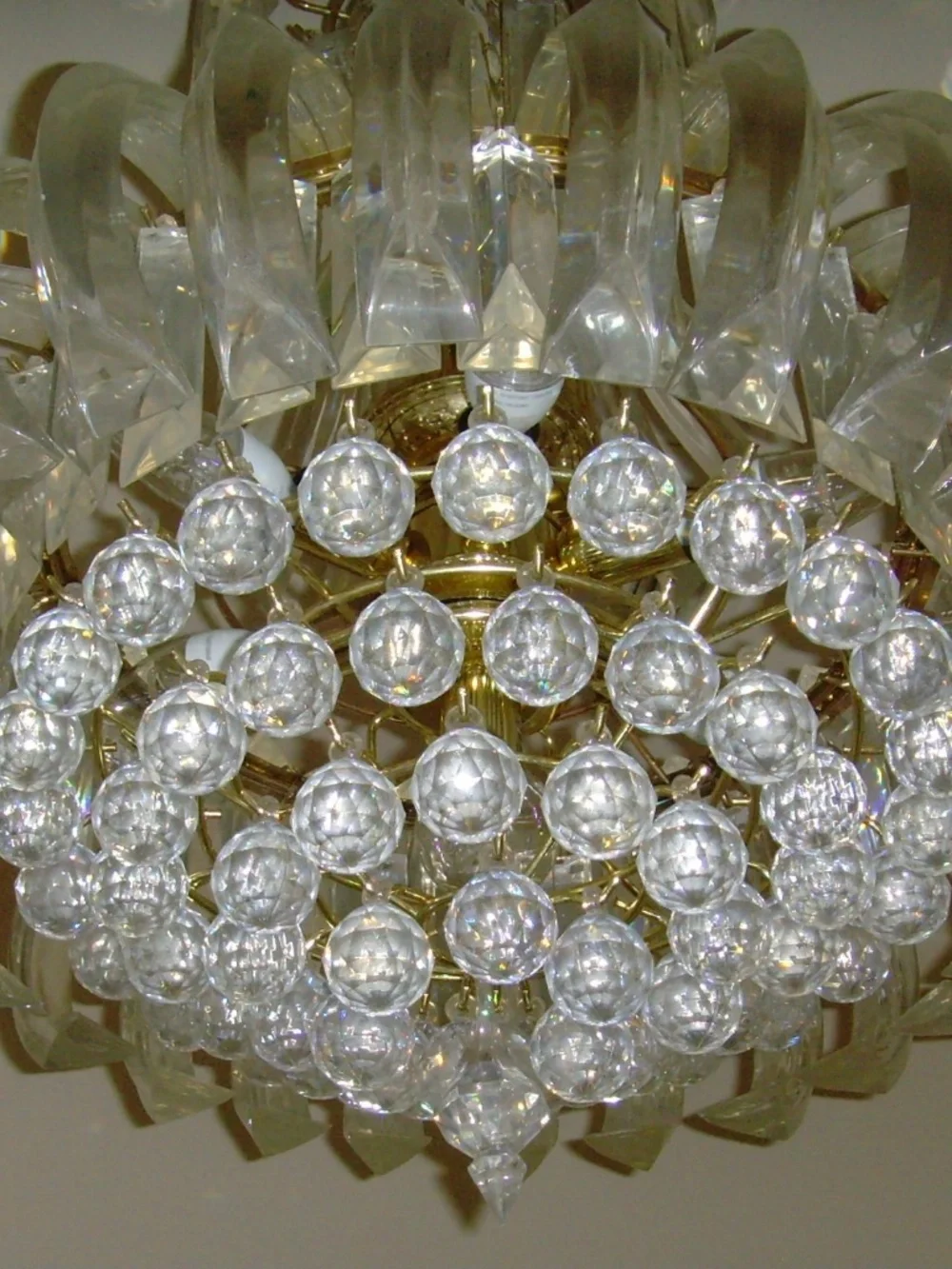 Vintage Mid-Century Modern Lucite and Polished Brass Chandelier